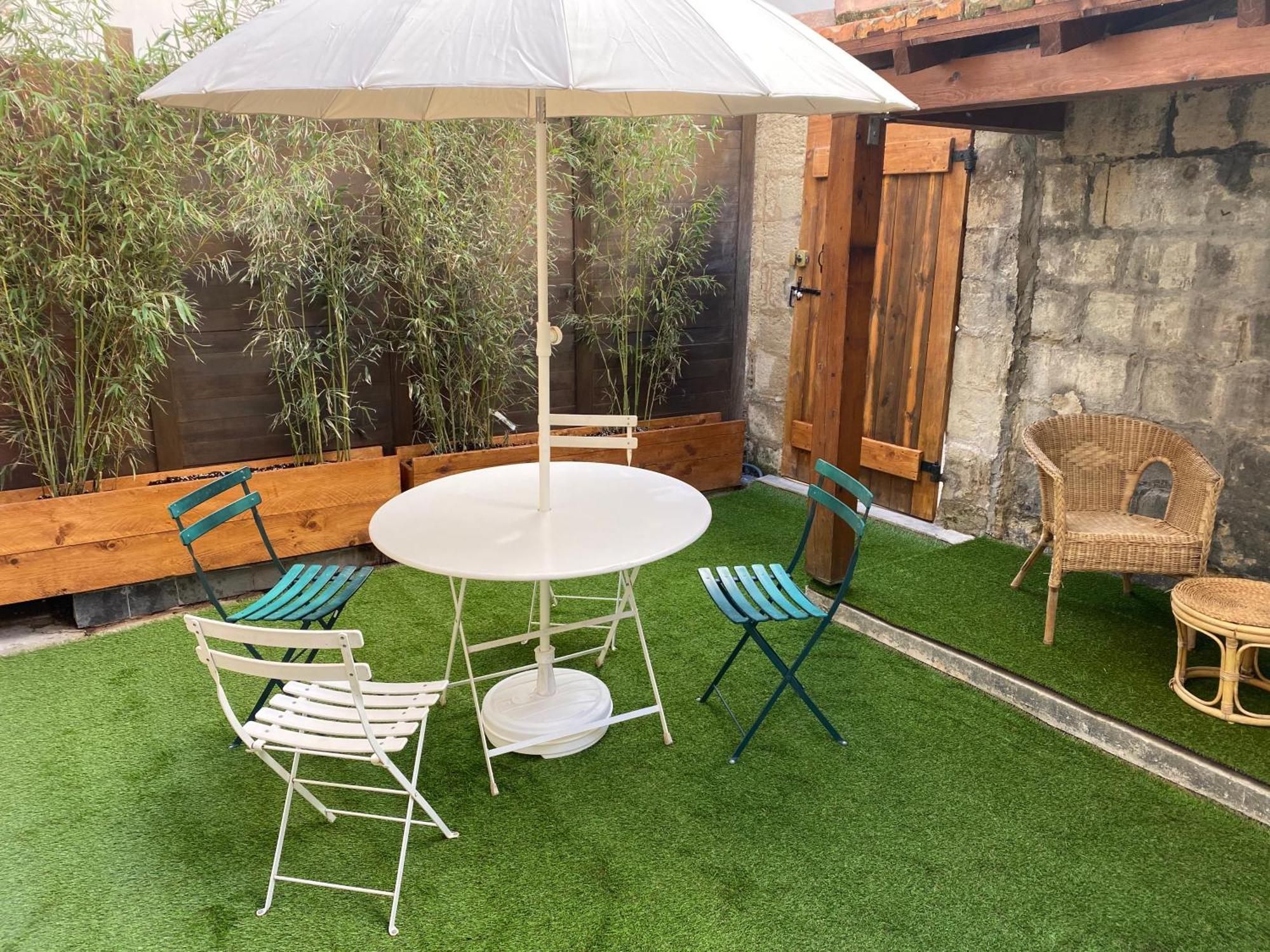 Studio Avec Grande Cour Et Bassin Avignon Exterior photo